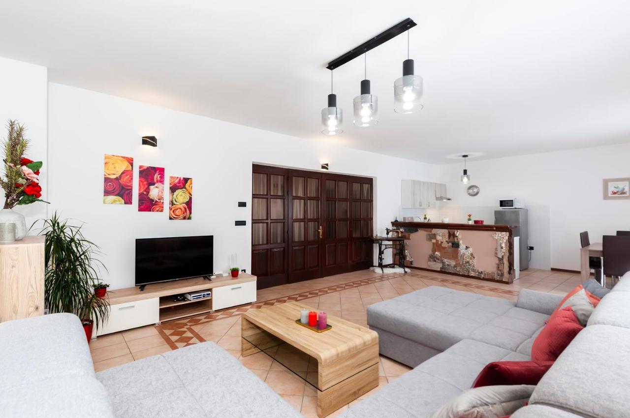 Apartment St. Antonio Rovigno Esterno foto
